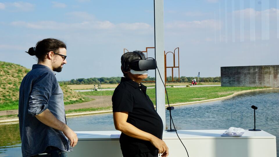 Exhibition with virtual reality headset technology in a museum